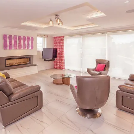 Belmont - Luxquisite Lettings 펜션 *